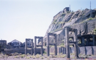 軍艦島の廃墟群